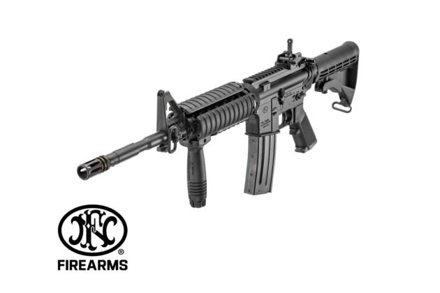 FN M4A1 Military Collector 5,56×45 mm NATO félautomata karabély Knight's Armament RAS Quad Rail előaggyal és M4 teleszkópos válltámasszal